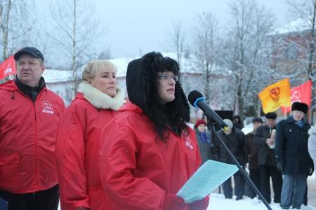 Новгородские коммунисты провели митинг против роста тарифов на ЖКХ