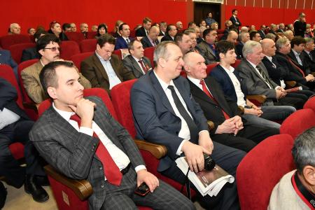В Подмосковье открылся второй этап XVII съезда КПРФ