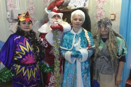 Депутат-коммунист Т.Н. Казанцева организовала новогоднее представление в Абатском районе - самом отдаленном районе Тюменской области