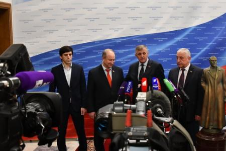 «День чекиста, памятник Дзержинскому, рост протестной волны, власть закручивает гайки». Н.В. Коломейцев, Н.М. Харитонов и В.Ф. Рашкин выступили перед журналистами в Госдуме