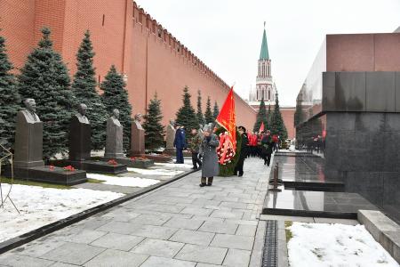 Коммунисты возложили цветы к могилам И.В. Сталина и Ф.Э. Дзержинского