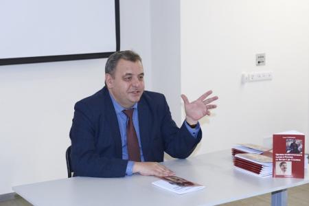 Секретарь Новосибирского обкома КПРФ Ренат Сулейманов презентовал свою книгу «Органы политического сыска в России: от Петра I до Сталина»
