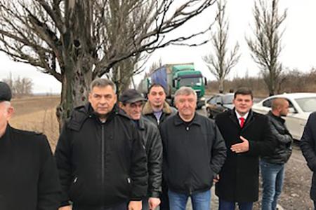 Новогодние подарки детям Новороссии от коммунистов Дона и Якутии