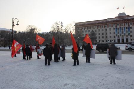 Тюменские коммунисты провели пикет в поддержку кандидата в Президенты РФ Павла Грудинина в рамках всероссийской акции КПРФ «За честные выборы»