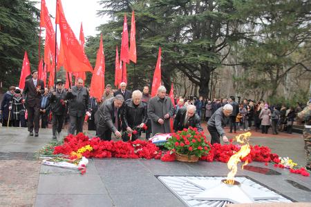 Коммунисты Симферополя почтили память Неизвестного солдата