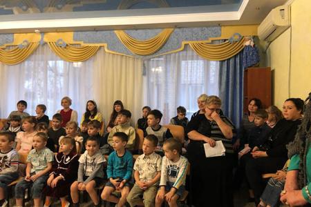 Новогодние подарки детям Новороссии от коммунистов Дона и Якутии