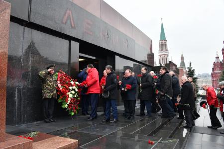 Коммунисты возложили цветы к могилам И.В. Сталина и Ф.Э. Дзержинского