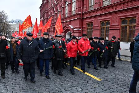Коммунисты возложили цветы к могилам И.В. Сталина и Ф.Э. Дзержинского