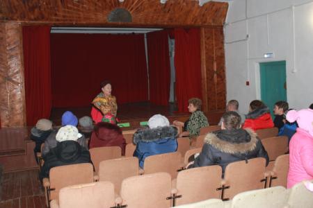Депутат-коммунист Т.Н. Казанцева организовала новогоднее представление в Абатском районе - самом отдаленном районе Тюменской области
