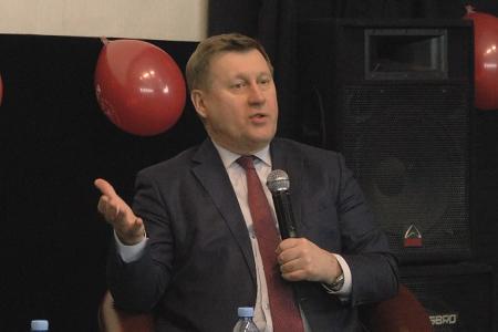 Дискуссия мэра-коммуниста с пионерами прошла в Новосибирске