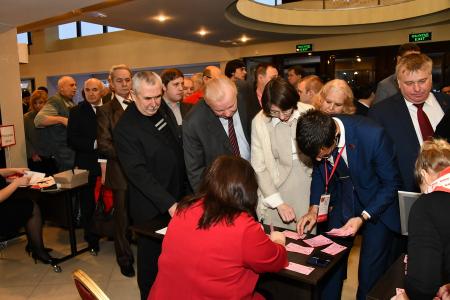 В Подмосковье открылся второй этап XVII съезда КПРФ