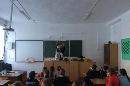 Депутат Владимир Поздняков направил новогодние подарки ученикам сельской школы в Забайкальском крае