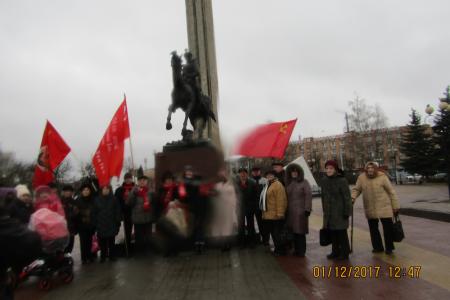 В Калуге прошел торжественный митинг с возложением цветов к Вечному Огню и памятнику Г.К. Жукову