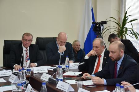 В Госдуме прошло II заседание межрегиональной общественной инициативной группы на тему "Бюджетная политика. Проблемы социально-экономического развития"