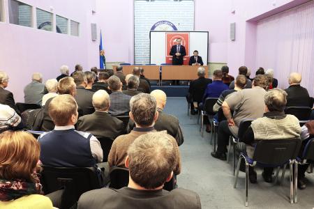 Юрий Афонин в Сыктывкаре провел пресс-конференцию и встретился с партактивом