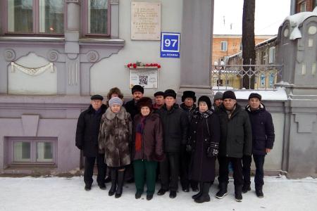 Кировские коммунисты отметили 138-ю годовщину со Дня рождения Сталина