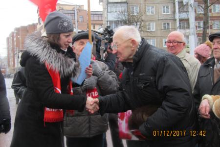 В Калуге прошел торжественный митинг с возложением цветов к Вечному Огню и памятнику Г.К. Жукову