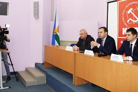 Юрий Афонин в Сыктывкаре провел пресс-конференцию и встретился с партактивом