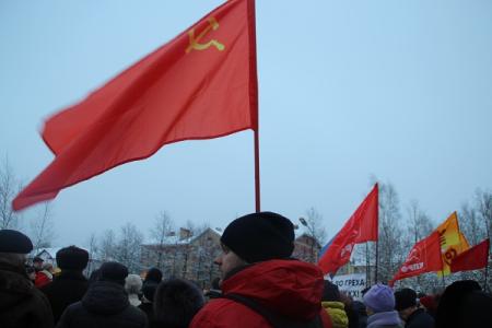 Новгородские коммунисты провели митинг против роста тарифов на ЖКХ