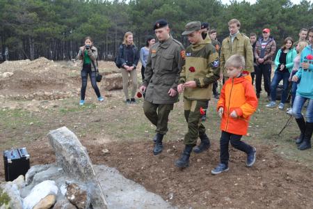 Севастопольские комсомольцы почтили память Неизвестного солдата