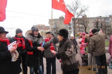 В Калуге прошел торжественный митинг с возложением цветов к Вечному Огню и памятнику Г.К. Жукову