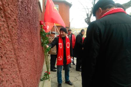 Республика Дагестан. В Махачкале в день рождения Сталина состоялось возложение цветов к его мемориальной доске
