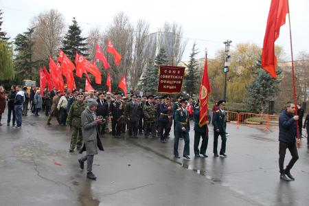 Коммунисты Симферополя почтили память Неизвестного солдата
