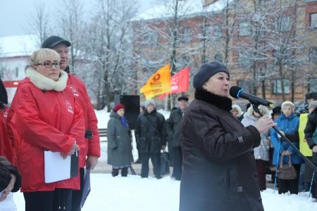 Новгородские коммунисты провели митинг против роста тарифов на ЖКХ