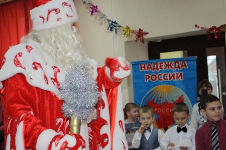 В канун Нового года в Белгородском обкоме КПРФ главными гостями были дети из социально незащищенных семей
