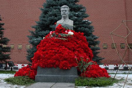 Коммунисты возложили цветы к могилам И.В. Сталина и Ф.Э. Дзержинского