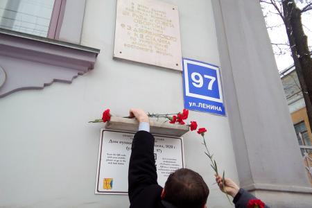 Кировские коммунисты отметили 138-ю годовщину со Дня рождения Сталина