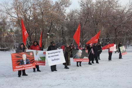Тюменские коммунисты провели пикет в поддержку кандидата в Президенты РФ Павла Грудинина в рамках всероссийской акции КПРФ «За честные выборы»