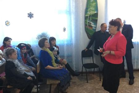 Депутат-коммунист Т.Н. Казанцева организовала новогоднее представление в Абатском районе - самом отдаленном районе Тюменской области