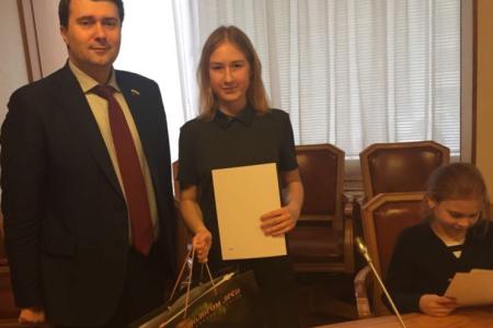 Олег Лебедев наградил лауреатов международного конкурса детского экологического рисунка