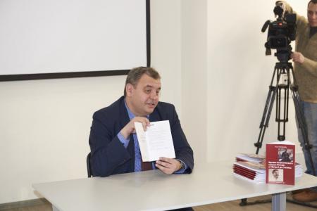 Секретарь Новосибирского обкома КПРФ Ренат Сулейманов презентовал свою книгу «Органы политического сыска в России: от Петра I до Сталина»
