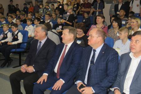 Мэр Новосибирска коммунист Анатолий Локоть открыл VI Городские молодежные соревнования по робототехнике