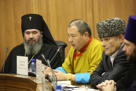 Глава калмыцких коммунистов Николай Нуров принял участие в парламентской встрече с духовенством