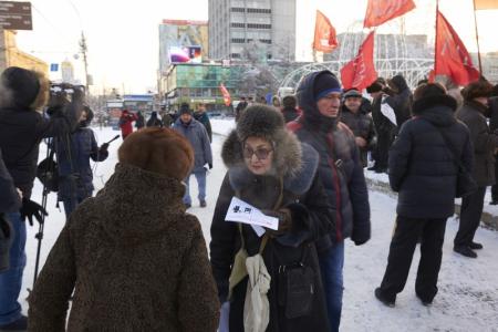 Пикет КПРФ против повышения цен на бензин прошел в Новосибирске