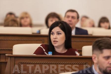 "Есть политические "гномы" и одна Белоснежка". Лидер алтайских коммунистов – о конфликтах и политике "ЕР"