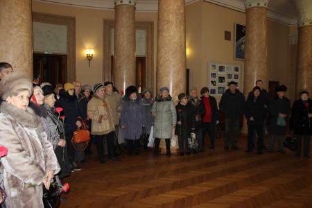Волгоградские коммунисты возложили цветы к портрету И.В. Сталина по случаю 138-летия со дня рождения вождя