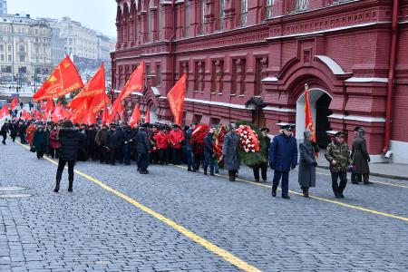 Коммунисты возложили цветы к могилам И.В. Сталина и Ф.Э. Дзержинского