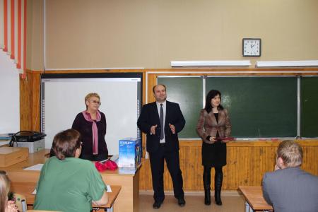 Депутаты-коммунисты Рязанской городской Думы поздравили рязанских педагогов с наступающим праздником