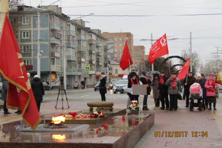 В Калуге прошел торжественный митинг с возложением цветов к Вечному Огню и памятнику Г.К. Жукову