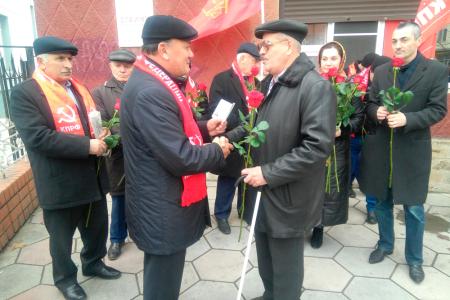 Республика Дагестан. В Махачкале в день рождения Сталина состоялось возложение цветов к его мемориальной доске