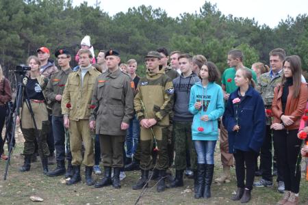 Севастопольские комсомольцы почтили память Неизвестного солдата
