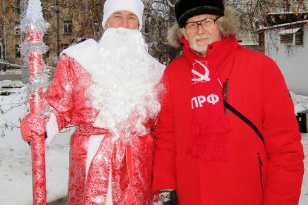 Курганские коммунисты провели пикет в честь Дня образования СССР