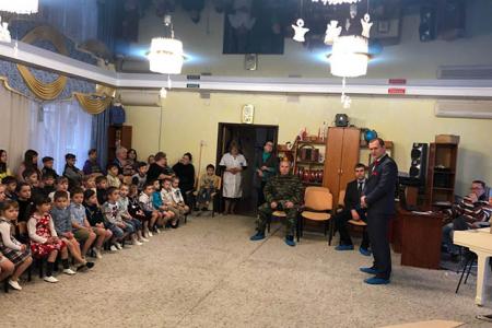 Новогодние подарки детям Новороссии от коммунистов Дона и Якутии