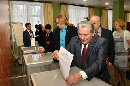 В Подмосковье открылся второй этап XVII съезда КПРФ