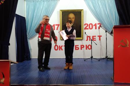 Камчатский крайком КПРФ наградил участников детского конкурса рисунков «100-летие Великой Октябрьской Социалистической революции»