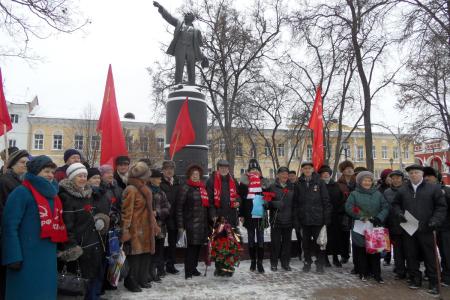 Калужские коммунисты провели возложение венка и цветов к памятнику В.И.Ленина